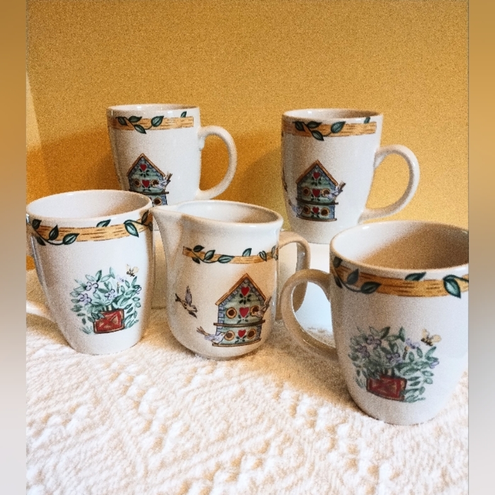 Charming Birdhouse a Five Pieces Set: Four Mug, a Creamer Server.